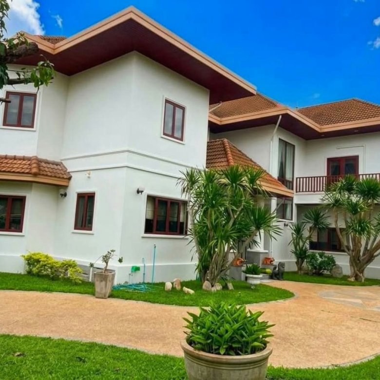Pet Friendly Two-story 3-Bedroom Villa for Rent in Central Hua Hin