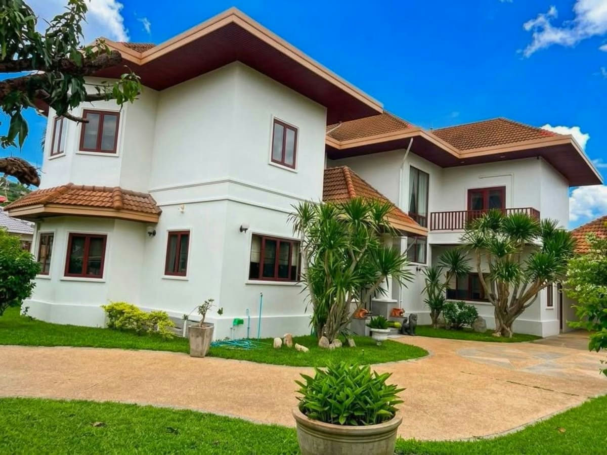 Pet Friendly Two-story 3-Bedroom Villa for Rent in Central Hua Hin