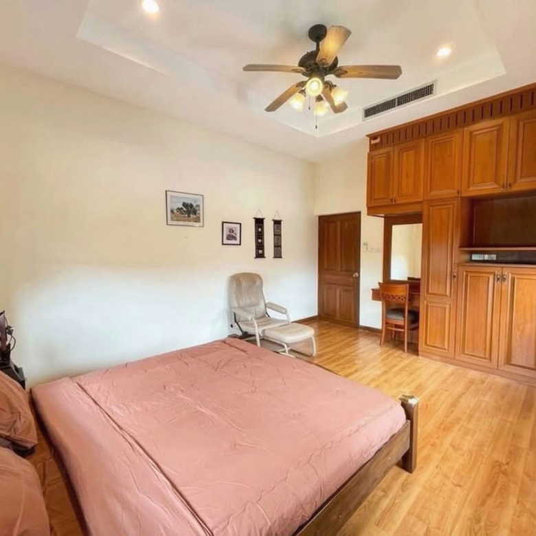 Pet Friendly Two-story 3-Bedroom Villa for Rent in Central Hua Hin