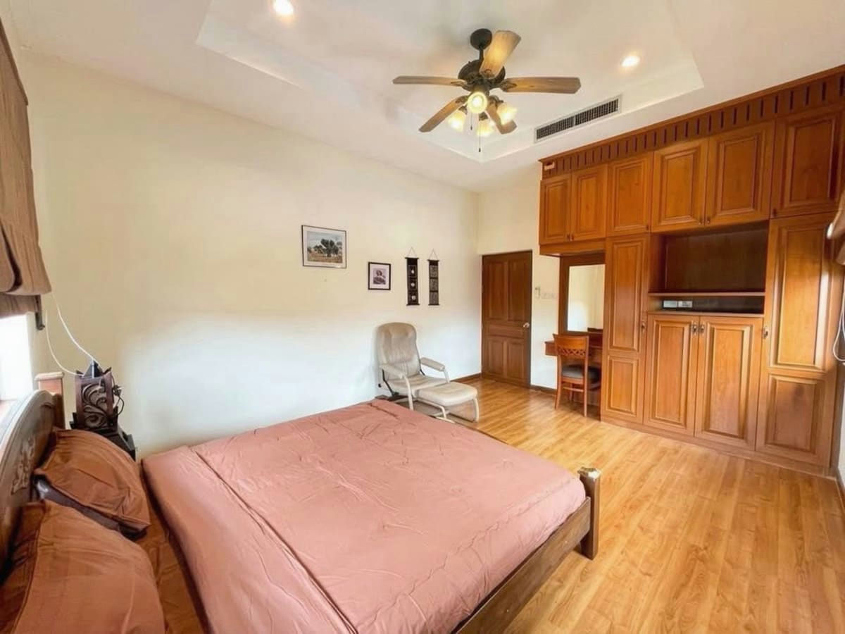 Pet Friendly Two-story 3-Bedroom Villa for Rent in Central Hua Hin