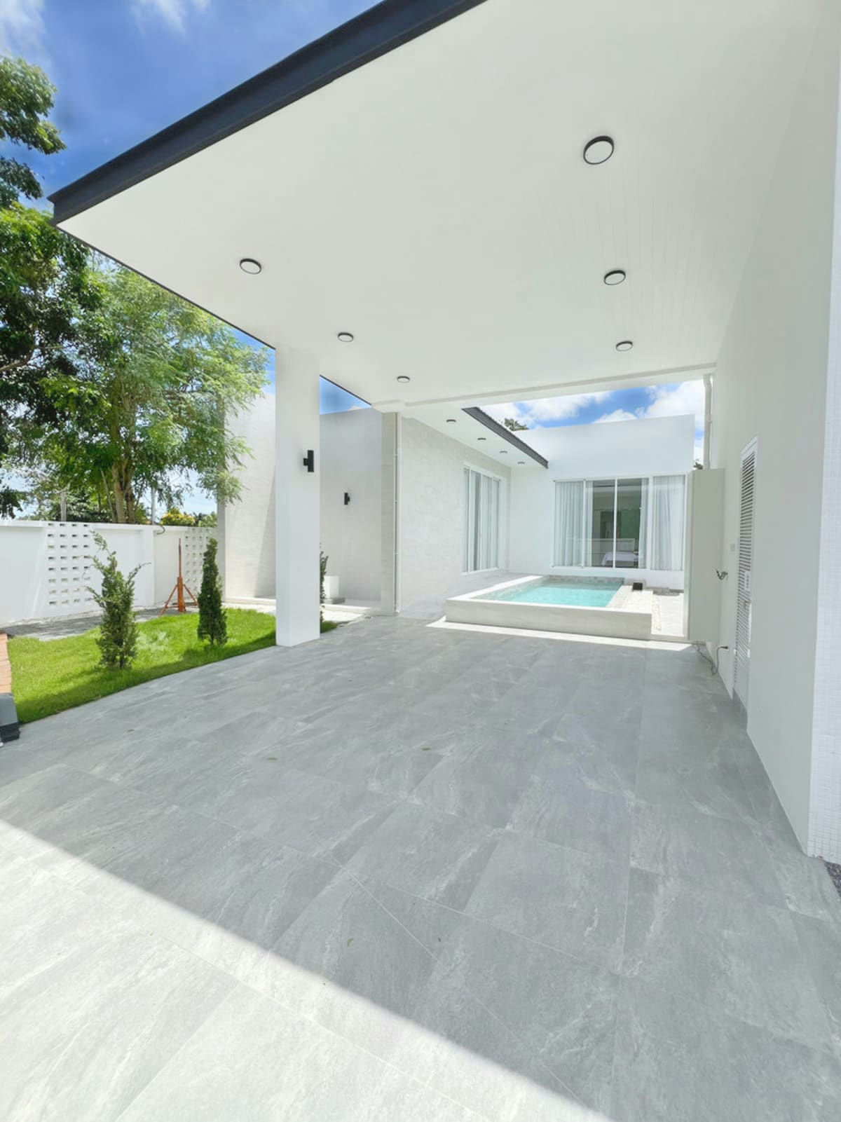 Pet Friendly Pool Villa for Rent in Black Mountain Area