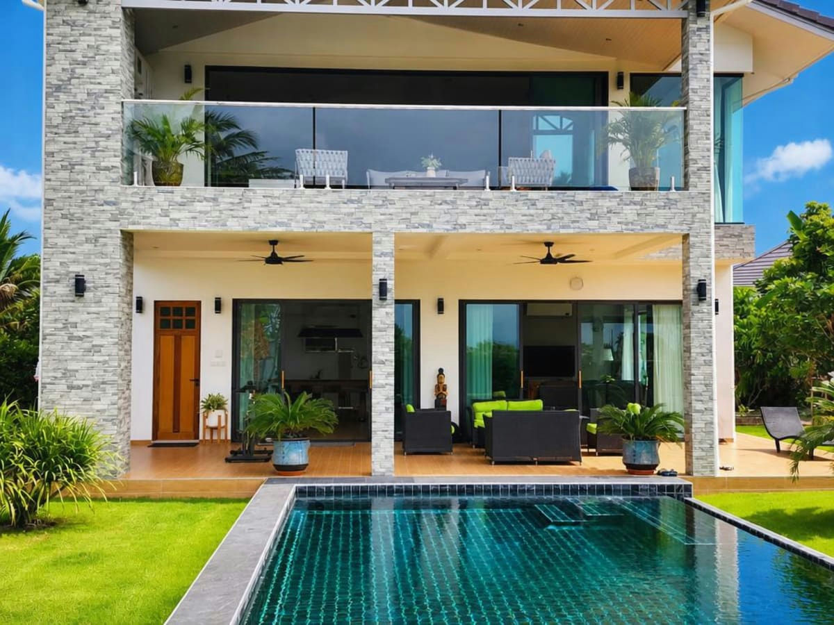 Luxury Spacious 4-Bedroom Pool Villa for Sale in Soi 112