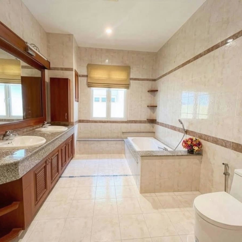 Pet Friendly Two-story 3-Bedroom Villa for Rent in Central Hua Hin