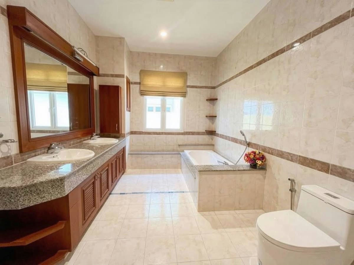 Pet Friendly Two-story 3-Bedroom Villa for Rent in Central Hua Hin