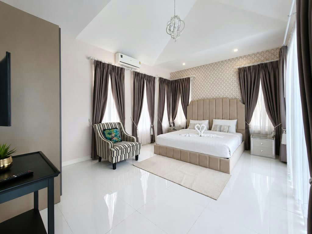 Spacious 4-Bedroom Pool Villa for Rent