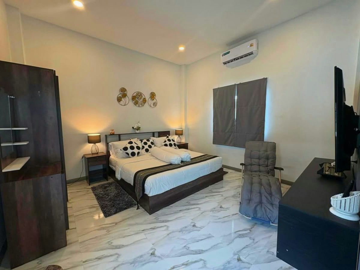 Brand New 4-Bedroom Pool Villa for Rent in Hua Hin Soi 112