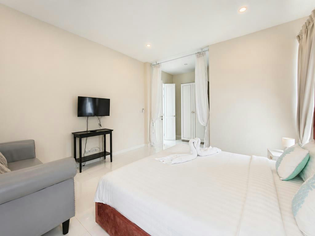 Spacious 4-Bedroom Pool Villa for Rent