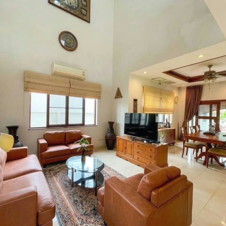 Pet Friendly Two-story 3-Bedroom Villa for Rent in Central Hua Hin
