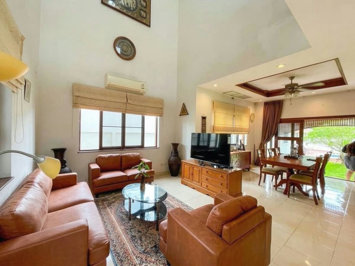 Pet Friendly Two-story 3-Bedroom Villa for Rent in Central Hua Hin