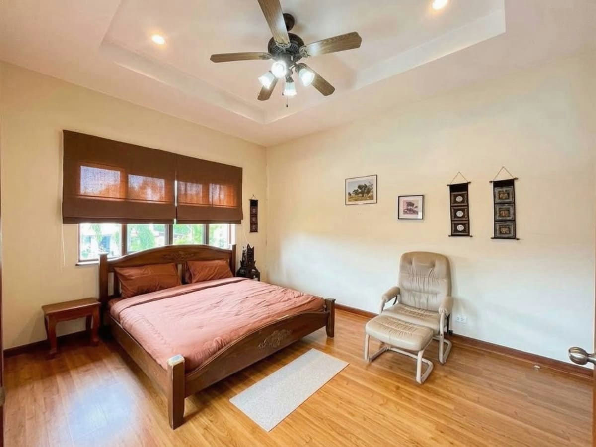 Pet Friendly Two-story 3-Bedroom Villa for Rent in Central Hua Hin
