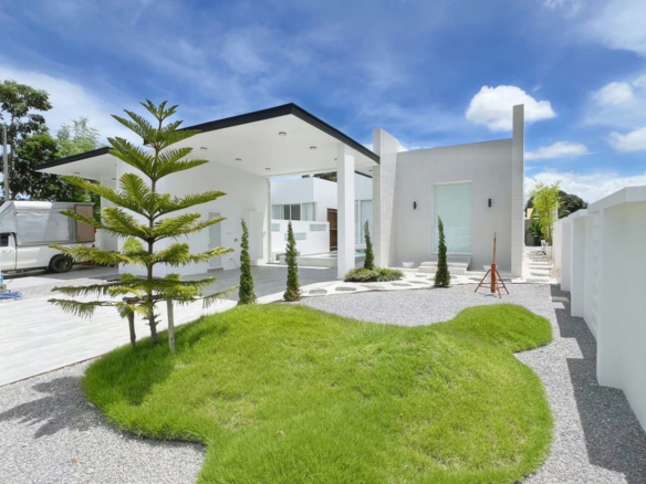 New Pet Friendly Pool Villa for Rent in Black Mountain Area