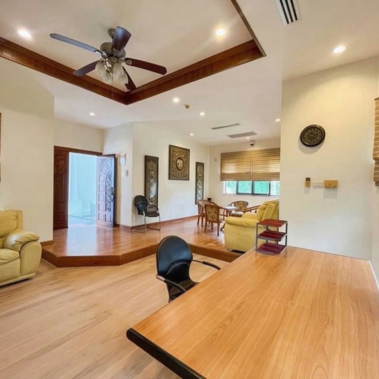 Pet Friendly Two-story 3-Bedroom Villa for Rent in Central Hua Hin