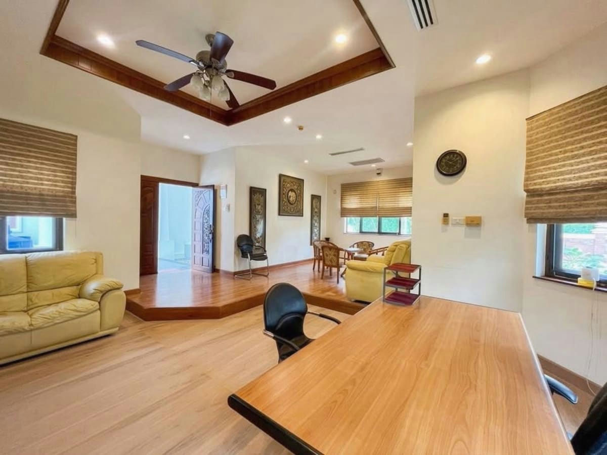 Pet Friendly Two-story 3-Bedroom Villa for Rent in Central Hua Hin