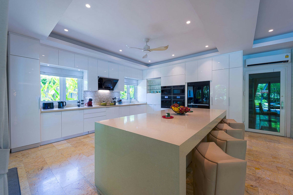 6 Bedroom Villa for Sale in Palm Hills Golf Club, Cha-Am