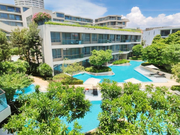 🔥Price Reduced – Luxury 1BR Pool View Condo in Veranda Residence