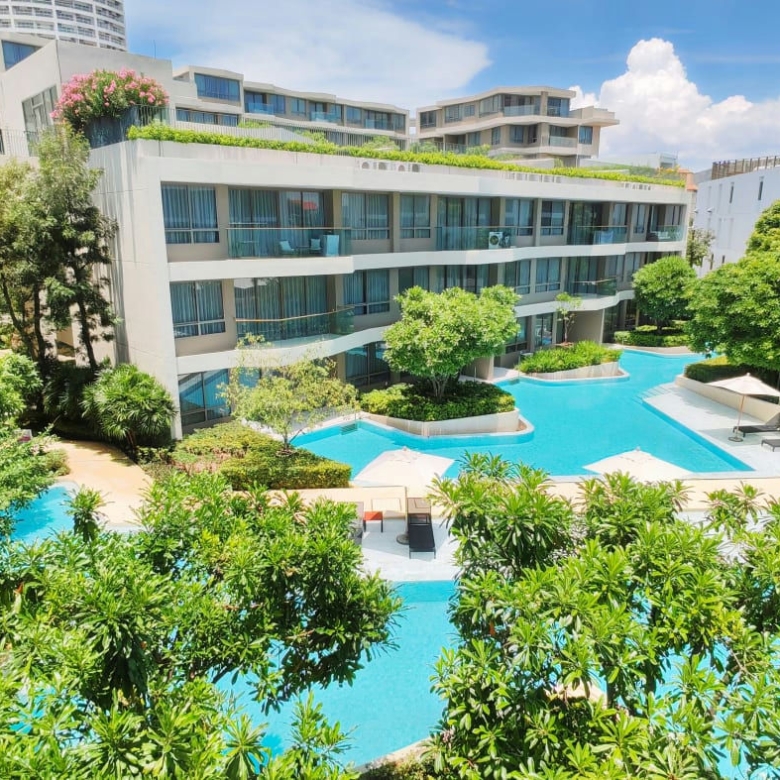 🔥Price Reduced – Luxury 1BR Pool View Condo in Veranda Residence