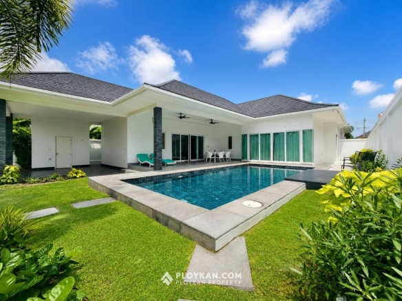 Pet Friendly 3-Bedroom Pool Villa in Aria1 for Rent