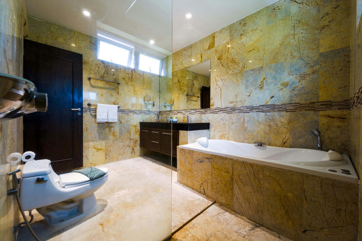 6 Bedroom Villa for Sale in Palm Hills Golf Club, Cha-Am
