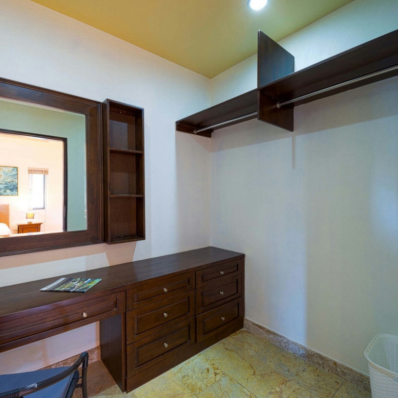 6 Bedroom Villa for Sale in Palm Hills Golf Club, Cha-Am