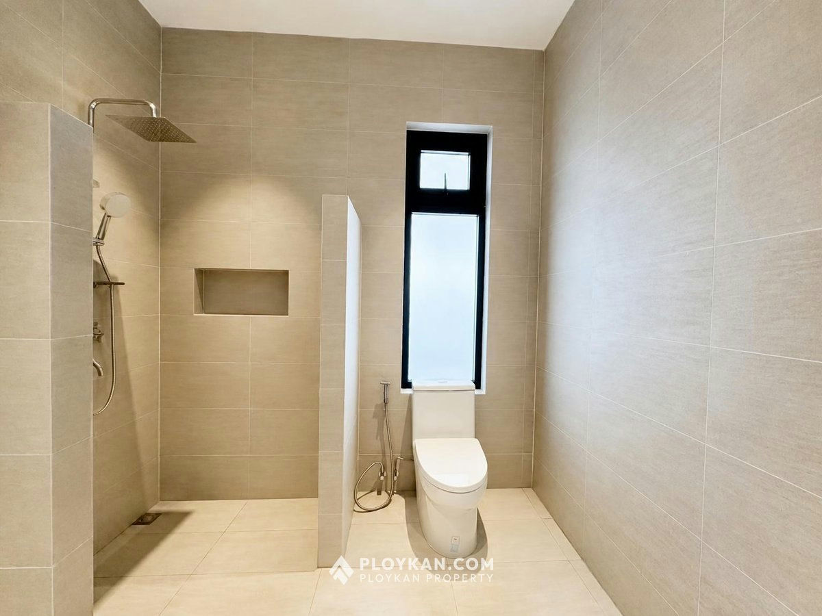 Brand New Modern Luxury Pool Villa for Rent