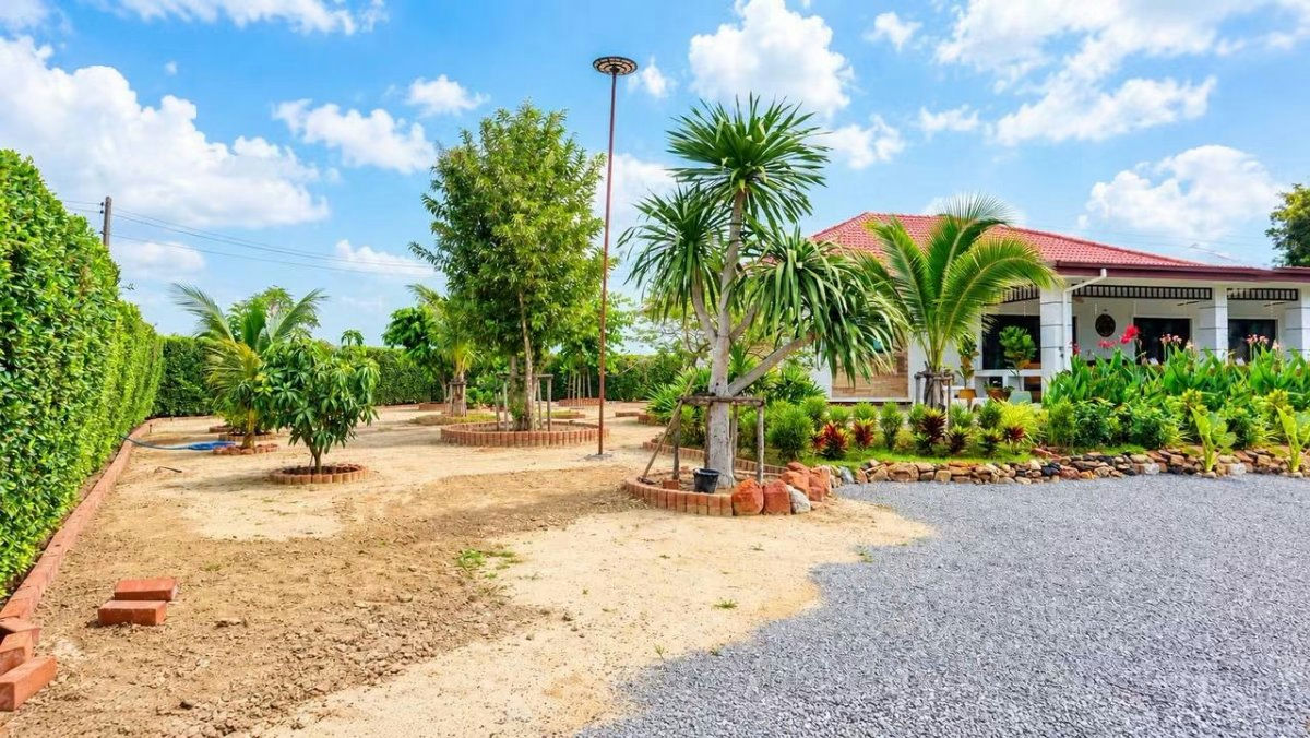 Private Home with Garden in Hua Hin Soi 70 for Sale