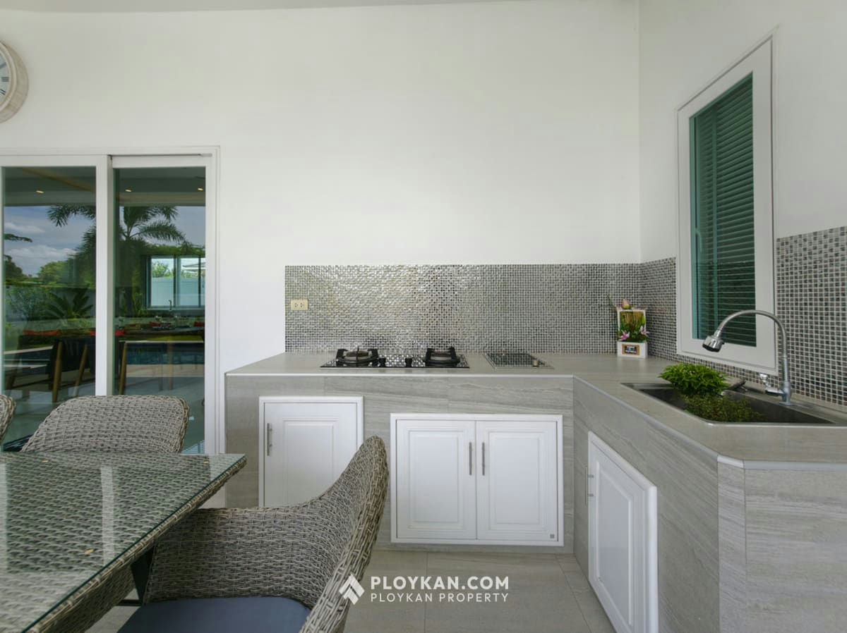 Pool Villa with Beautiful Garden for Rent in Hua Hin