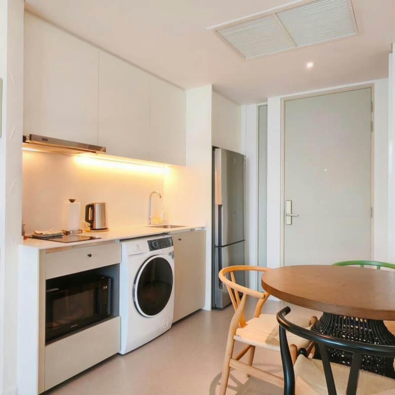 🔥Price Reduced – Luxury 1BR Pool View Condo in Veranda Residence