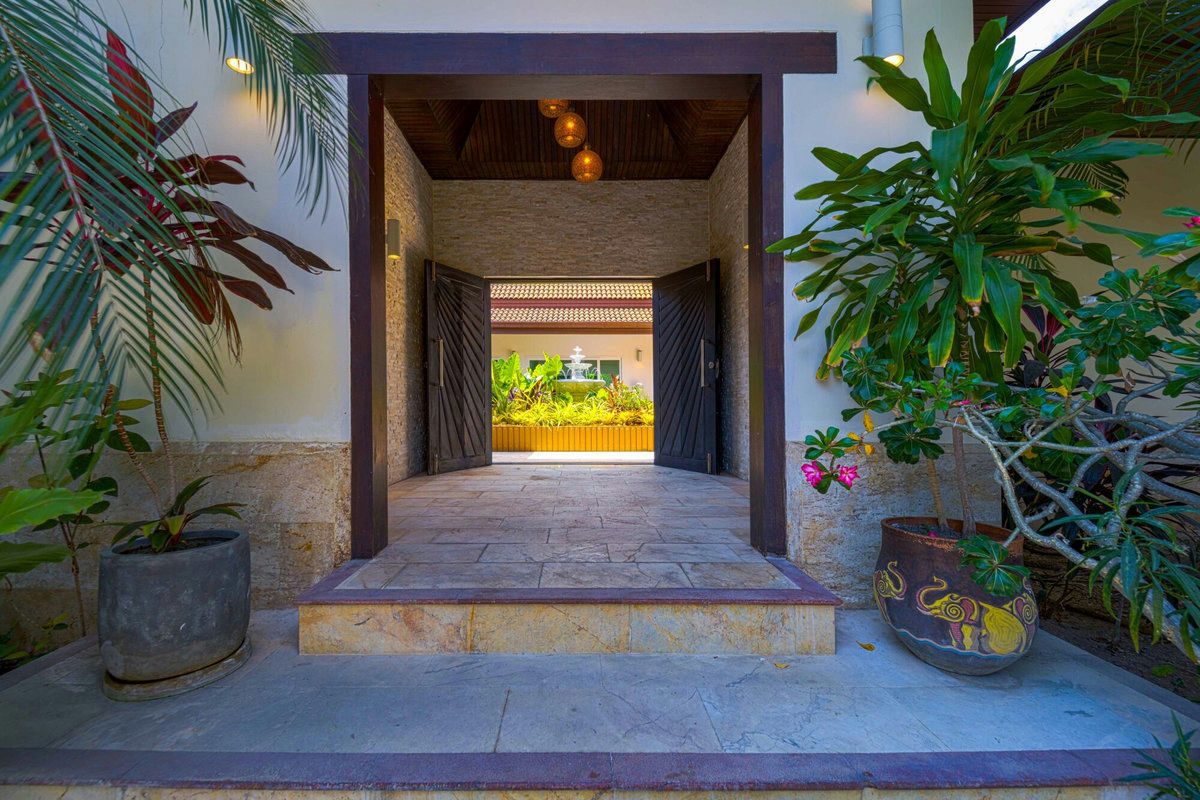 6 Bedroom Villa for Sale in Palm Hills Golf Club, Cha-Am