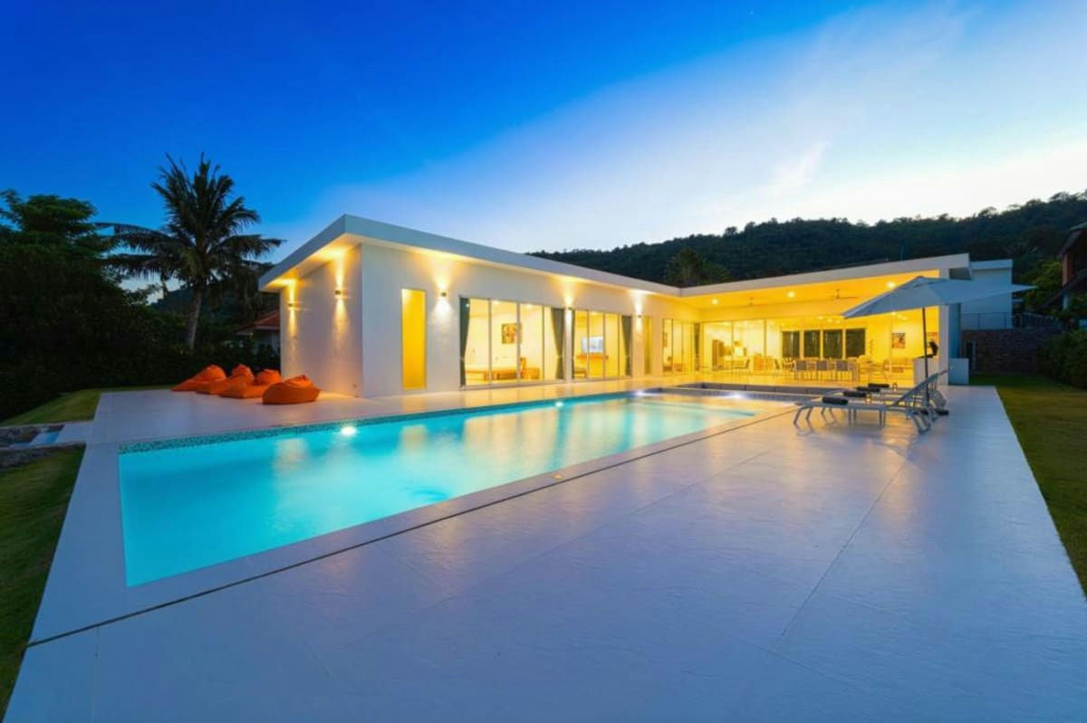 Exclusive 4 Bedroom Villa with Golf Course View in Palm Hills
