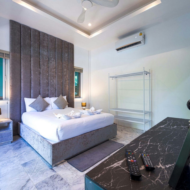 6 Bedroom Villa for Sale in Palm Hills Golf Club, Cha-Am