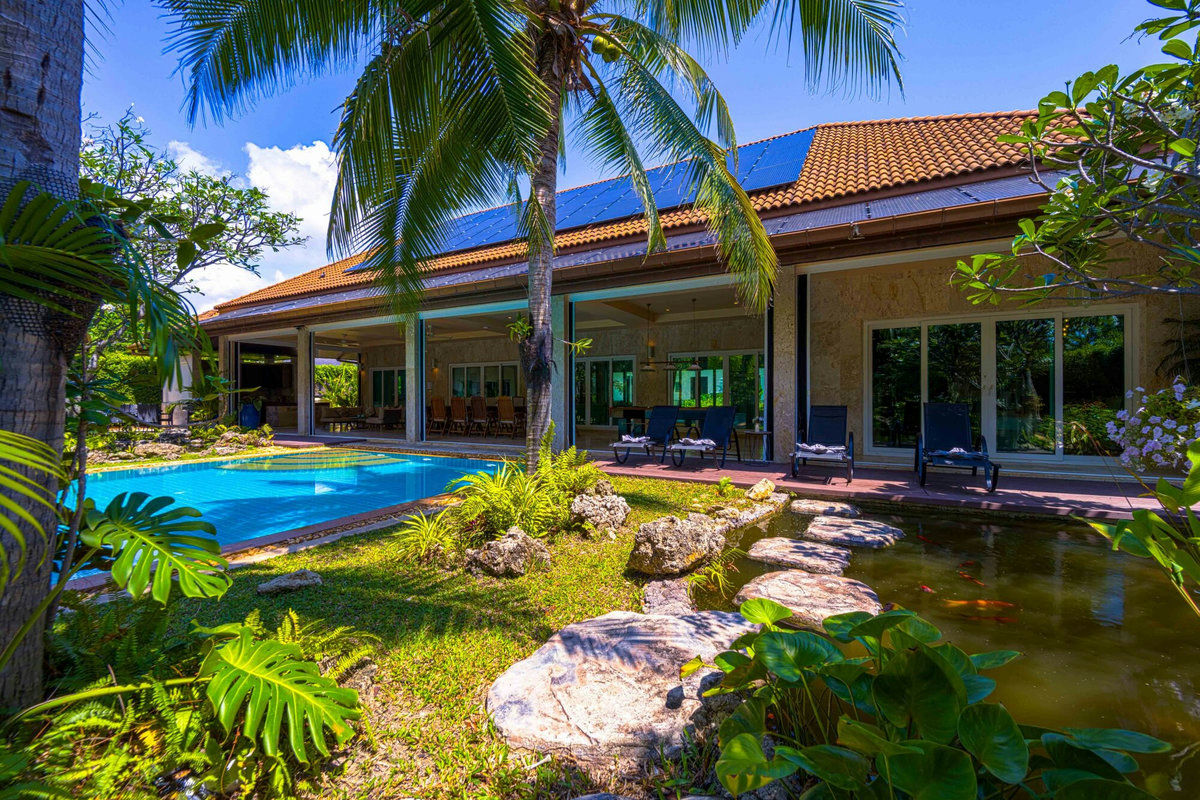 6 Bedroom Villa for Sale in Palm Hills Golf Club, Cha-Am