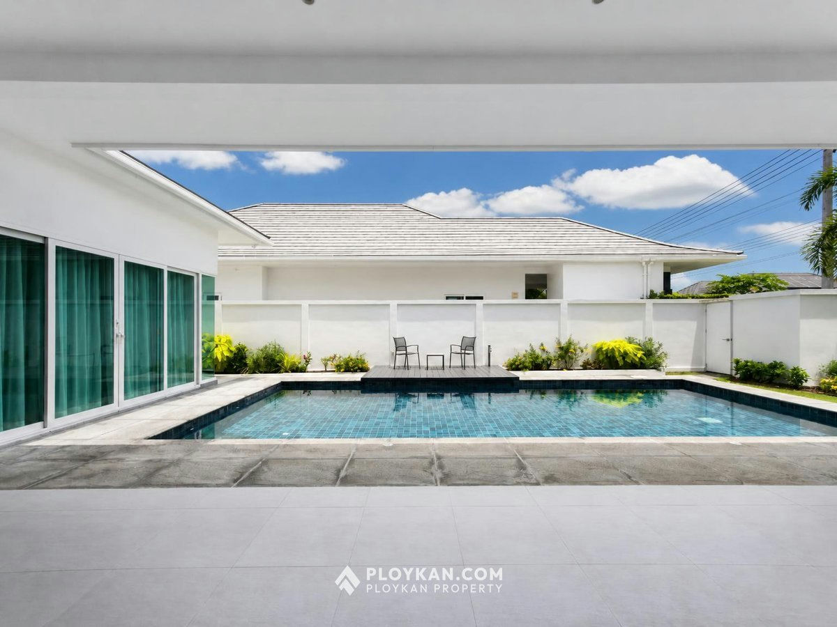 Pet Friendly 3-Bedroom Pool Villa in Aria1 for Rent
