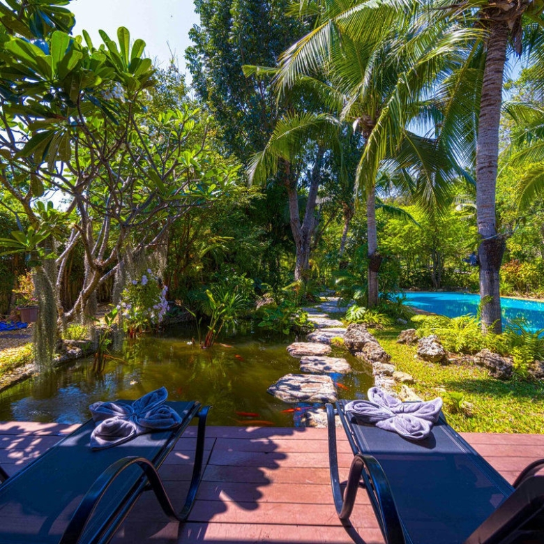 6 Bedroom Villa for Sale in Palm Hills Golf Club, Cha-Am