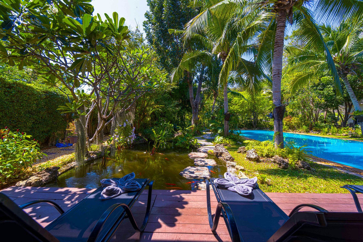 6 Bedroom Villa for Sale in Palm Hills Golf Club, Cha-Am