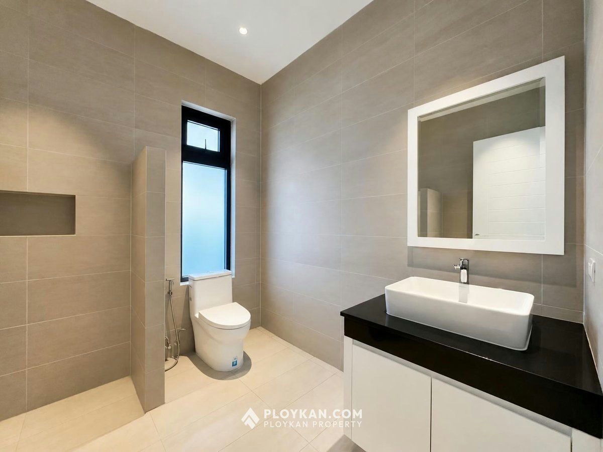 Brand New Modern Luxury Pool Villa for Rent