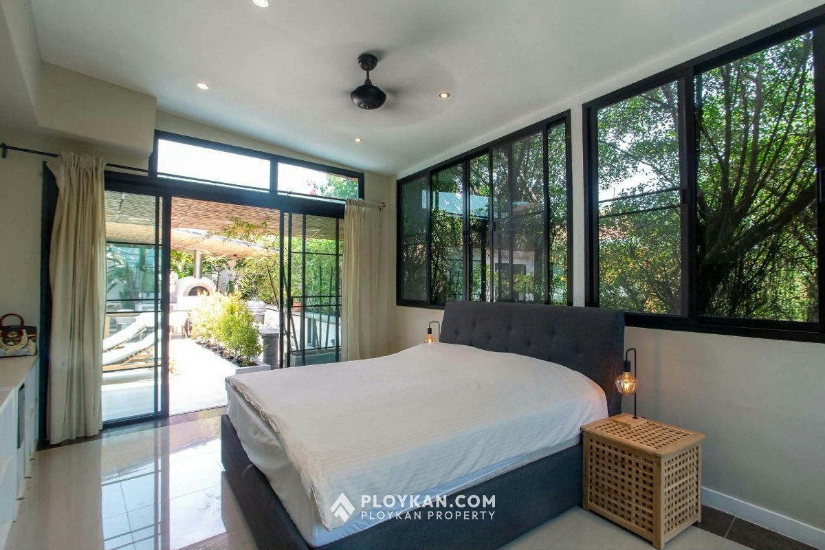 Fully Renovated Pool Villa for sale in Hua Hin Soi 116