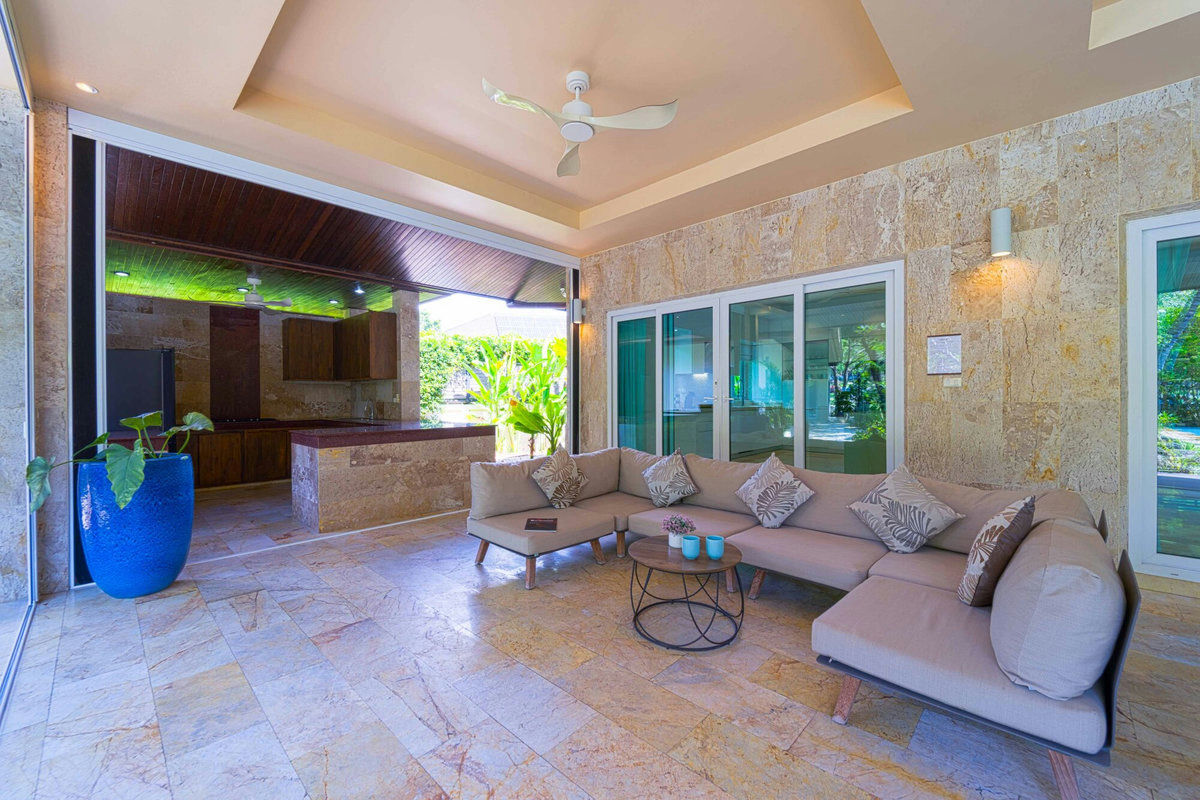 6 Bedroom Villa for Sale in Palm Hills Golf Club, Cha-Am