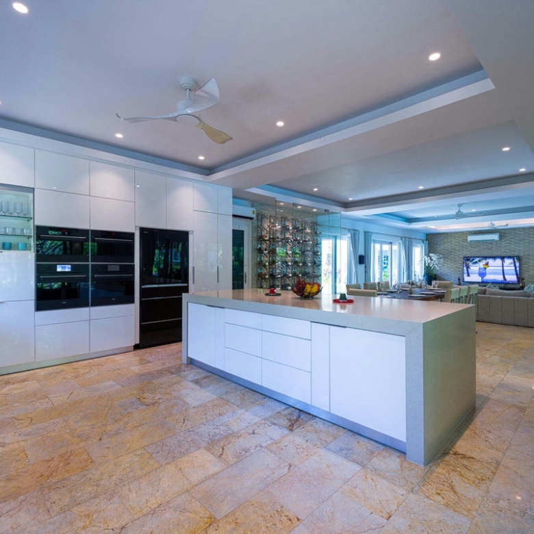 6 Bedroom Villa for Sale in Palm Hills Golf Club, Cha-Am