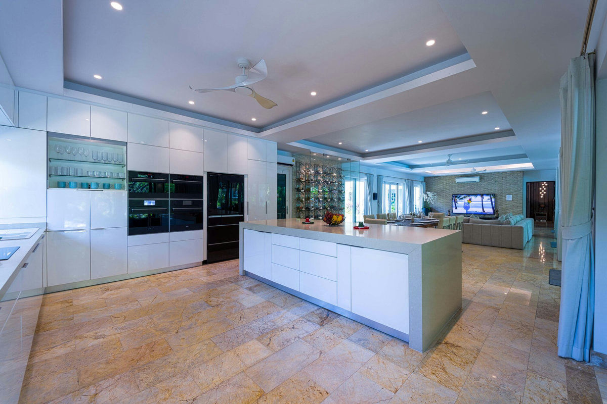 6 Bedroom Villa for Sale in Palm Hills Golf Club, Cha-Am