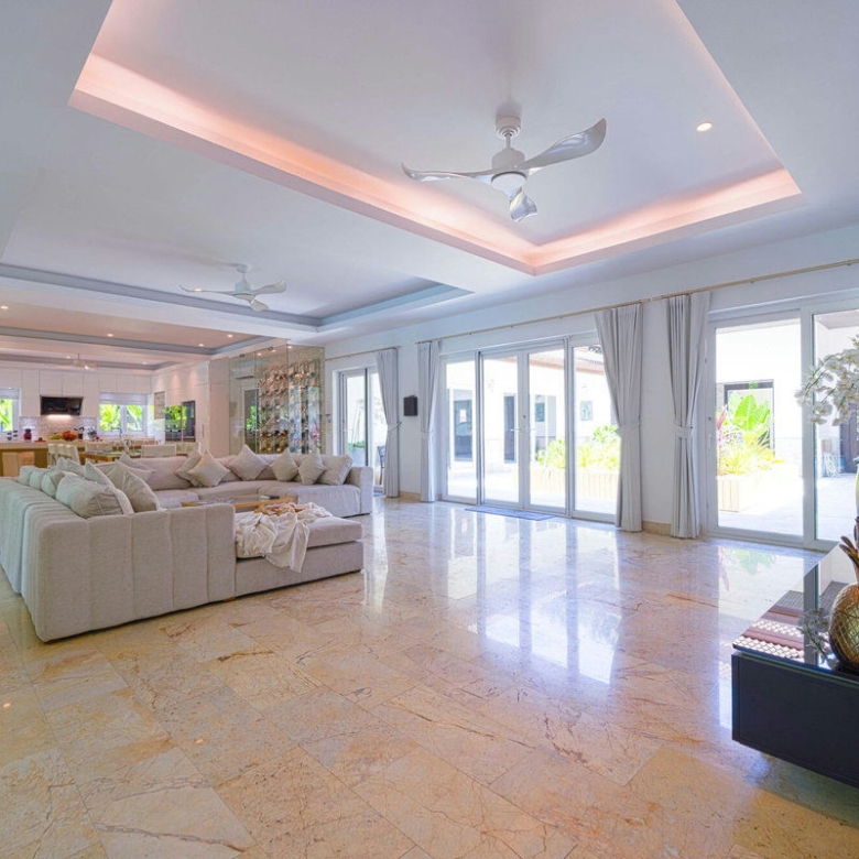 6 Bedroom Villa for Sale in Palm Hills Golf Club, Cha-Am