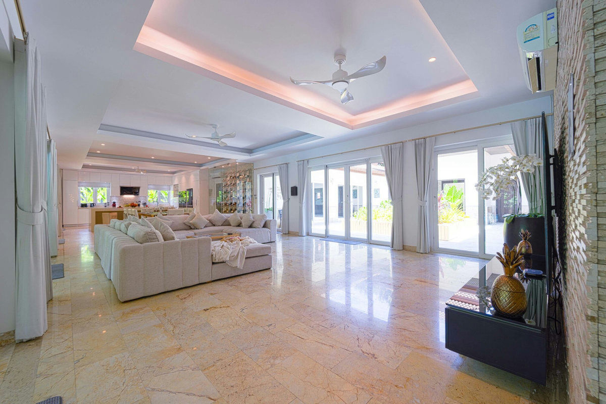 6 Bedroom Villa for Sale in Palm Hills Golf Club, Cha-Am