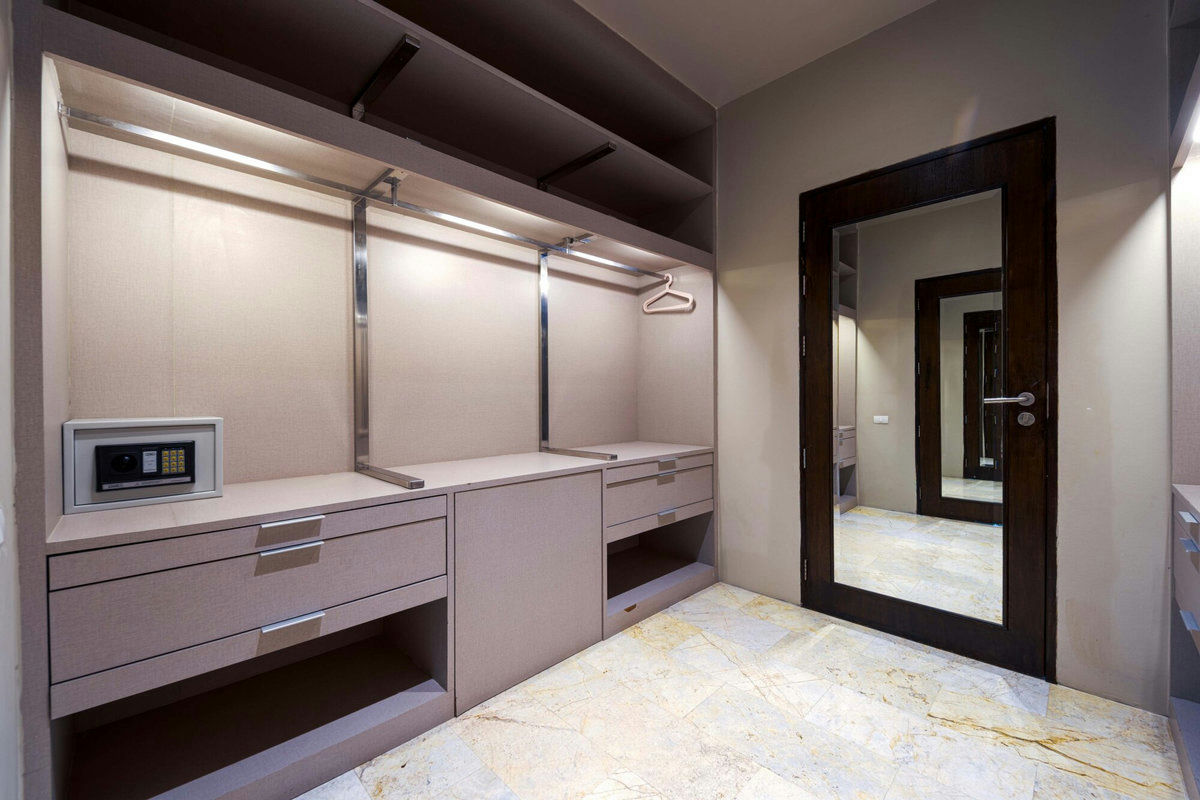 6 Bedroom Villa for Sale in Palm Hills Golf Club, Cha-Am