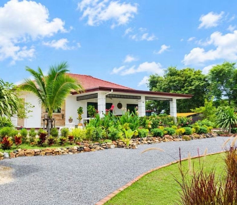 Private Home with Garden in Hua Hin Soi 70 for Sale
