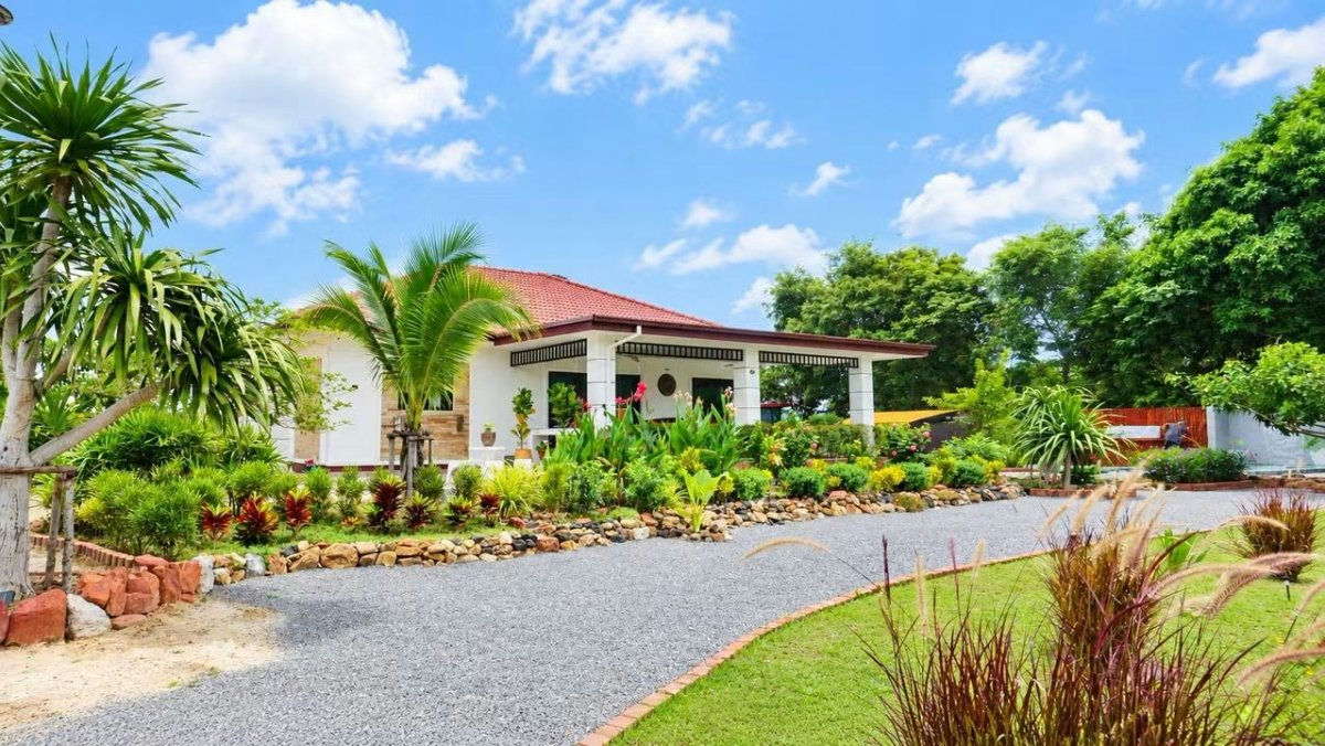 Private Home with Garden in Hua Hin Soi 70 for Sale