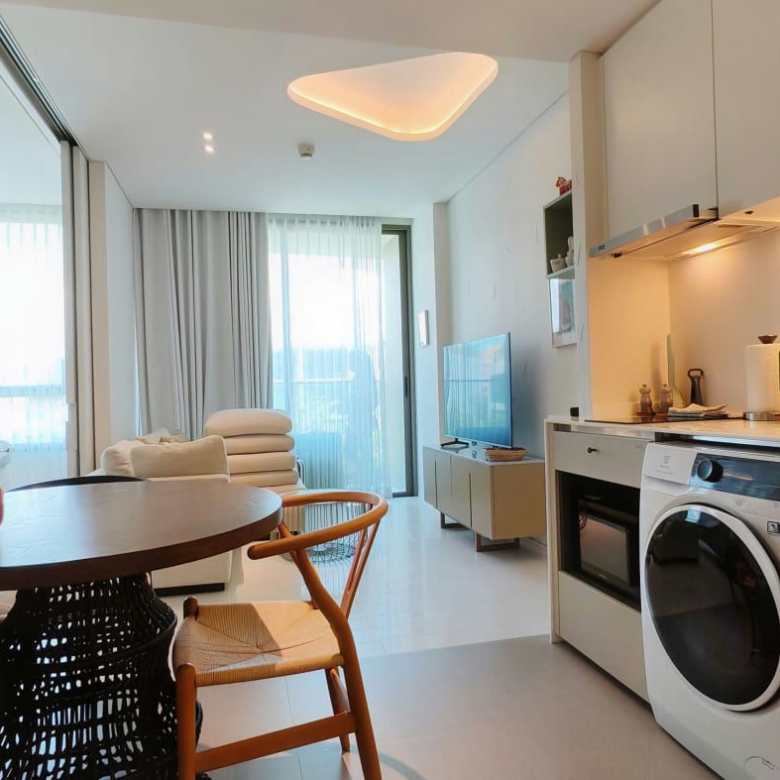 🔥Price Reduced – Luxury 1BR Pool View Condo in Veranda Residence