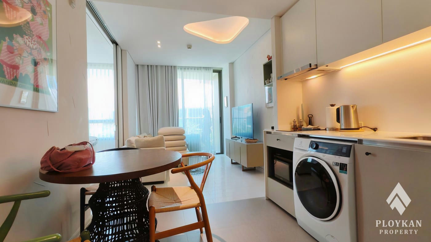🔥Price Reduced – Luxury 1BR Pool View Condo in Veranda Residence