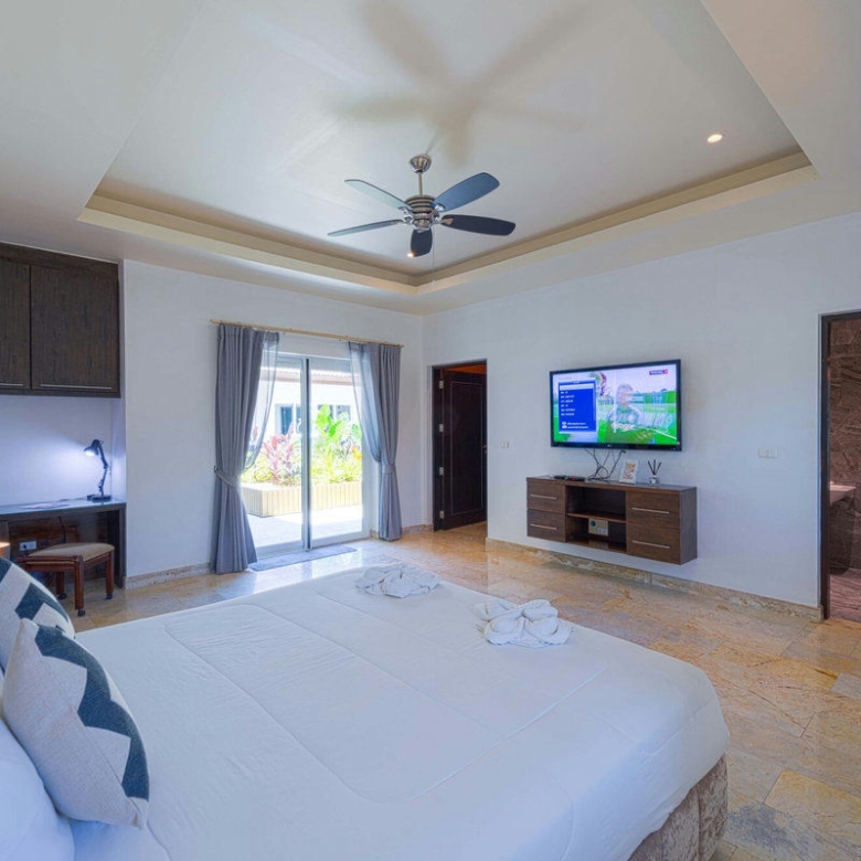 6 Bedroom Villa for Sale in Palm Hills Golf Club, Cha-Am