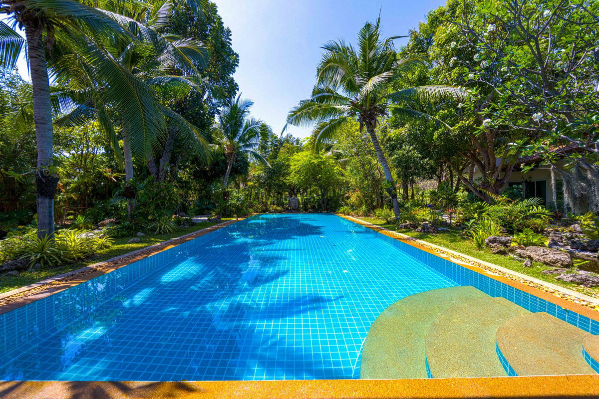 6 Bedroom Villa for Sale in Palm Hills Golf Club, Cha-Am