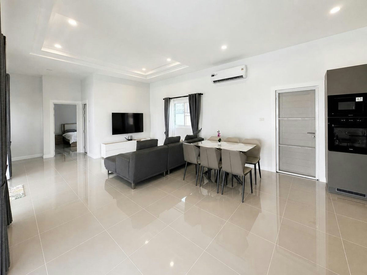 New and Spacious 3-Bedroom Villa for Rent | Hua Hin Soi 112