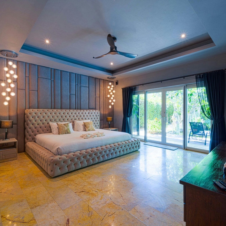 6 Bedroom Villa for Sale in Palm Hills Golf Club, Cha-Am